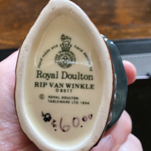 Lot of 5 small brand new Toby jugs from retail store. - Picture 5 of 9